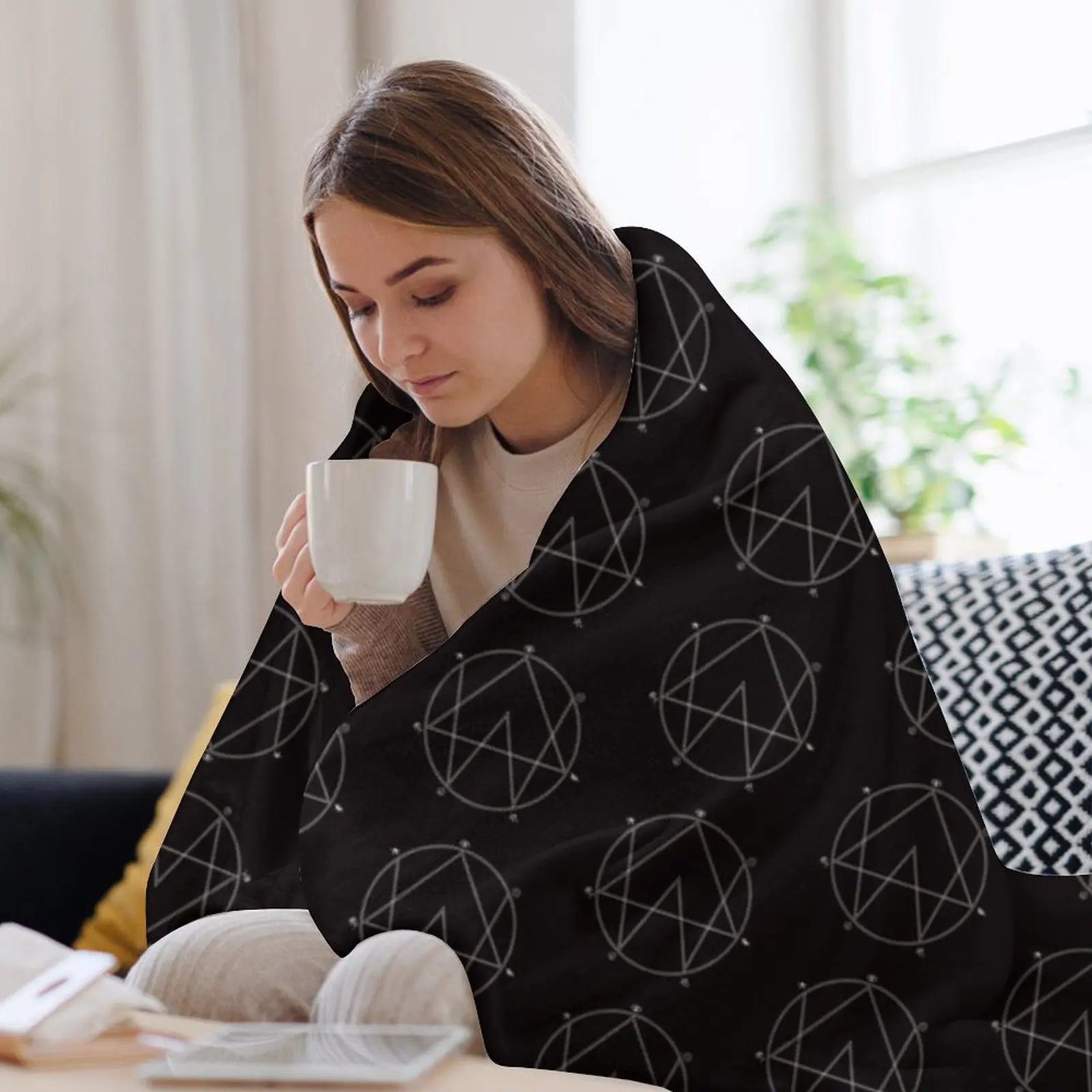 Alison Wonderland Logo-deken W - Home Office Logo recensie en prijs